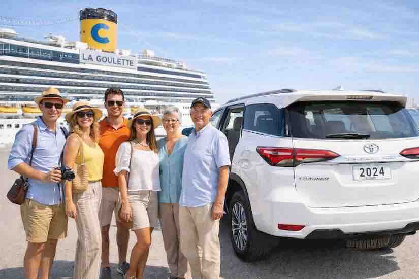 Vous avez une escale à Tunis et votre bateau accoste au port de La Goulette ? Vous êtes exactement au bon endroit pour découvrir en quelques heures les incontournables de la Tunisie. Entre sites historiques, villages emblématiques, balades culturelles et expériences locales, tout est accessible rapidement. Pour profiter au maximum de votre journée sans stress, la meilleure solution reste une excursion privée organisée avec chauffeur. Cela vous permet de gagner du temps, de visiter plus et surtout de rester totalement libre dans votre programme. Dans ce guide complet, nous vous expliquons quoi visiter depuis La Goulette, comment organiser votre journée, et pourquoi réserver avec Navette Tunisie est la meilleure décision pour une expérience réussie. Pourquoi choisir une excursion privée depuis le port de La Goulette ? Lors d’une escale, chaque minute compte. Une excursion mal organisée peut vite vous faire perdre du temps. C’est pourquoi nous recommandons fortement une prise en charge privée dès la sortie du port. Avec Navette Tunisie, vous bénéficiez de nombreux avantages : Accueil directement au port de La Goulette Véhicule confortable et climatisé Chauffeur professionnel qui reste avec vous toute la journée Programme flexible selon vos envies Retour garanti à l’heure pour votre bateau 👉 Très important : le chauffeur reste avec vous jusqu’au retour au port, même pendant vos pauses. Vous souhaitez déjeuner ? 👉 Aucun problème, le chauffeur peut vous proposer les meilleurs restaurants tunisiens, et vous choisissez celui qui vous convient. Vous voulez une activité originale ? 👉 Il peut également vous emmener profiter d’un tour de chameau au bord de la mer, une expérience authentique et très appréciée. Carthage : visite incontournable lors d’une excursion à Tunis depuis le port de La Goulette À seulement quelques minutes du port, Carthage est une étape essentielle. Ancienne ville mythique, elle offre une immersion dans l’histoire avec : Les thermes d’Antonin La colline de Byrsa Des vestiges romains face à la mer C’est une visite rapide mais impressionnante, parfaite pour une escale. 👉 Avec notre service, vous êtes déposés directement aux points clés, sans perte de temps. Sidi Bou Saïd : le village emblématique bleu et blanc Impossible de visiter Tunis sans passer par Sidi Bou Saïd, l’un des plus beaux villages de Tunisie. Vous allez adorer : Ses ruelles pittoresques Ses maisons blanches aux portes bleues Ses vues magnifiques sur la mer C’est l’endroit idéal pour : Faire des photos Se détendre avec un thé à la menthe Acheter des souvenirs artisanaux 👉 Pendant votre visite, votre chauffeur vous attend tranquillement sur place. La Médina de Tunis : immersion culturelle et authentique Classée au patrimoine mondial, la Médina de Tunis est un passage incontournable. Vous y découvrirez : Des souks traditionnels Une ambiance locale unique Des produits artisanaux typiques C’est le meilleur endroit pour ressentir l’âme de la Tunisie. 👉 Votre chauffeur vous dépose à l’entrée et vous récupère facilement après votre visite. Déjeuner tunisien : une pause gourmande personnalisée Une journée en Tunisie ne serait pas complète sans goûter à la cuisine locale. Avec Navette Tunisie, vous avez une grande liberté : Le chauffeur vous propose plusieurs restaurants Vous choisissez selon vos envies et votre budget Vous prenez votre temps, sans pression Parmi les spécialités à tester : Couscous tunisien Brik croustillante Tajine tunisien 👉 Le chauffeur reste disponible pendant tout votre déjeuner. Activité originale : tour de chameau au bord de la mer Pour rendre votre escale encore plus mémorable, vous pouvez ajouter une expérience unique : 👉 Un tour de chameau au bord de la mer C’est une activité : Ludique Accessible à tous Parfaite pour créer des souvenirs 👉 Le chauffeur peut organiser cela facilement dans votre programme. Organisation fluide et retour garanti au port de La Goulette Nous savons que la priorité pour les croisiéristes est claire : ne jamais rater le bateau. Avec Navette Tunisie, tout est parfaitement organisé : Circuit optimisé selon votre temps d’escale Adaptation en temps réel si nécessaire Retour au port de La Goulette garanti à l’heure Vous profitez pleinement, sans aucun stress. Pourquoi réserver avec Navette Tunisie ? Aujourd’hui, de nombreux prestataires existent, mais tous ne se valent pas. Avec Navette Tunisie, vous avez : ✔️ Une équipe professionnelle et sérieuse ✔️ Une parfaite connaissance des itinéraires ✔️ Un service flexible et personnalisé ✔️ Un chauffeur disponible toute la journée ✔️ Une expérience fluide et rassurante 👉 Notre objectif est simple : vous faire vivre la meilleure escale possible en Tunisie. Réservation rapide et facile via WhatsApp Ne prenez pas le risque d’improviser une fois sur place. 👉 Le plus simple est de réserver à l’avance pour garantir votre véhicule et votre chauffeur. 📲 Contact direct : ➡️ www.navettetunisie.net Réponse rapide, organisation simple, zéro stress. Escale à Tunis depuis La Goulette Que visiter depuis le port de La Goulette en une journée ? Vous pouvez visiter Carthage, Sidi Bou Saïd et la Médina de Tunis facilement en une journée. Le chauffeur reste-t-il avec nous toute la journée ? 👉 Oui, le chauffeur reste avec vous jusqu’au retour au port, y compris pendant les pauses et le déjeuner. Peut-on choisir notre restaurant ? 👉 Oui, le chauffeur vous propose plusieurs options et vous choisissez librement. Est-il possible d’ajouter une activité comme le chameau ? 👉 Oui, vous pouvez profiter d’un tour de chameau au bord de la mer. Le retour au bateau est-il sécurisé ? 👉 Oui, le retour est toujours planifié à l’avance pour garantir votre embarquement. Comment réserver une excursion à Tunis ? 👉 Il suffit de contacter directement via : www.navettetunisie.net Conclusion : profitez pleinement de votre escale à Tunis Une escale à Tunis est une opportunité unique de découvrir : L’histoire de Carthage Le charme de Sidi Bou Saïd L’authenticité de la Médina de Tunis 👉 Pour vivre cette expérience sans stress et dans les meilleures conditions, choisissez Navette Tunisie. Ne laissez rien au hasard. ➡️ Contactez-nous dès maintenant sur WhatsApp et réservez votre excursion privée depuis le port de La Goulette. Votre journée en Tunisie mérite d’être parfaite. Réservez facilement votre transfert ou excursion sur notre site Navette Tunisie. CLIQUEZ ICI POUR RÉSERVER VOTRE NAVETTE PRIVÉE OU VOTRE CIRCUIT DÈS MAINTENANT SUR NAVETTETUNISIE.NET.